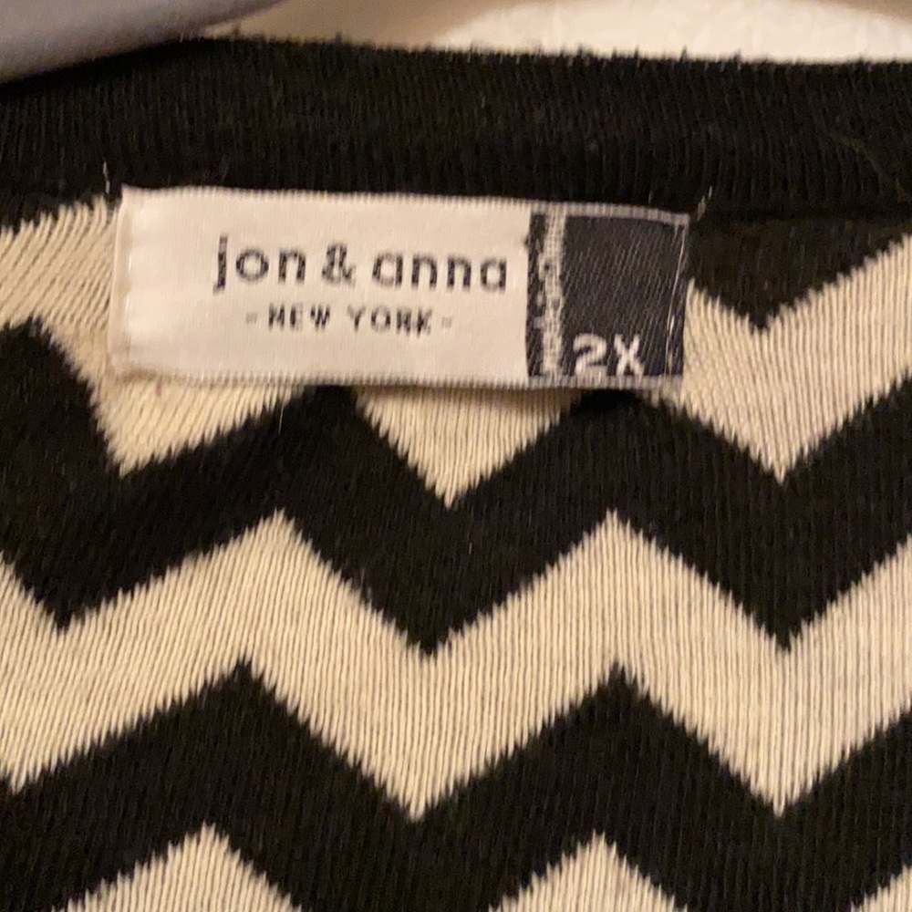 Beautiful zig zag sweater. - Picture 3 of 3